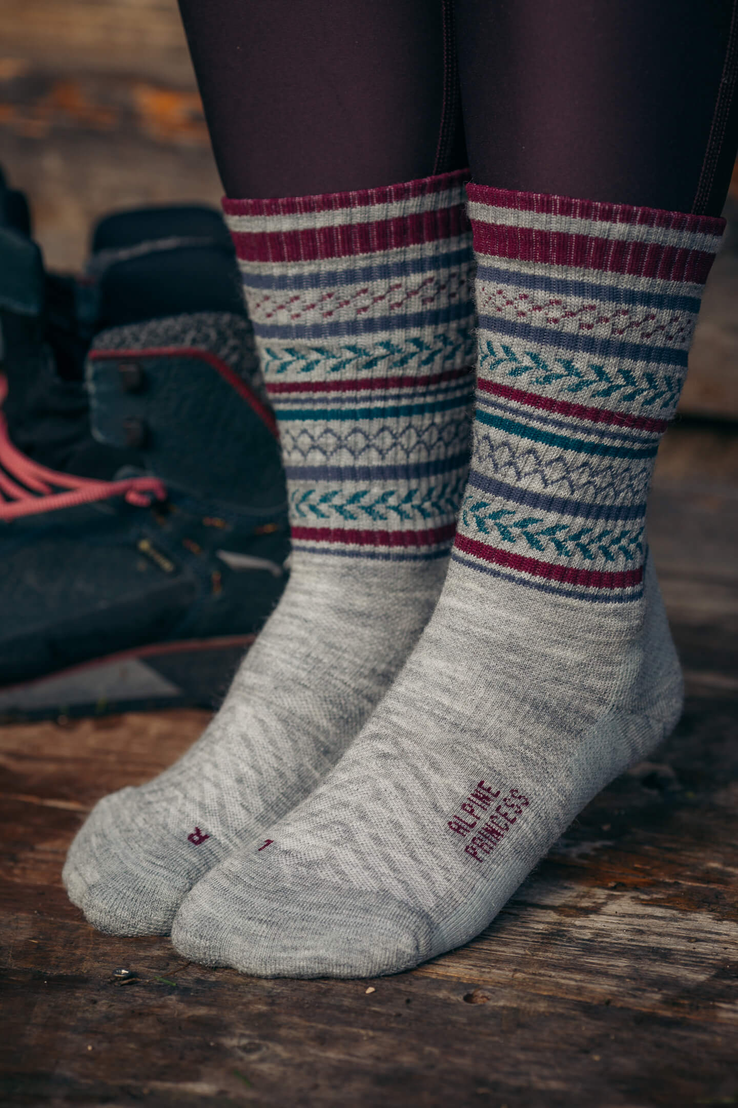 Abisko Merino Socks - Holly – Alpine Nation Outdoor Clothing
