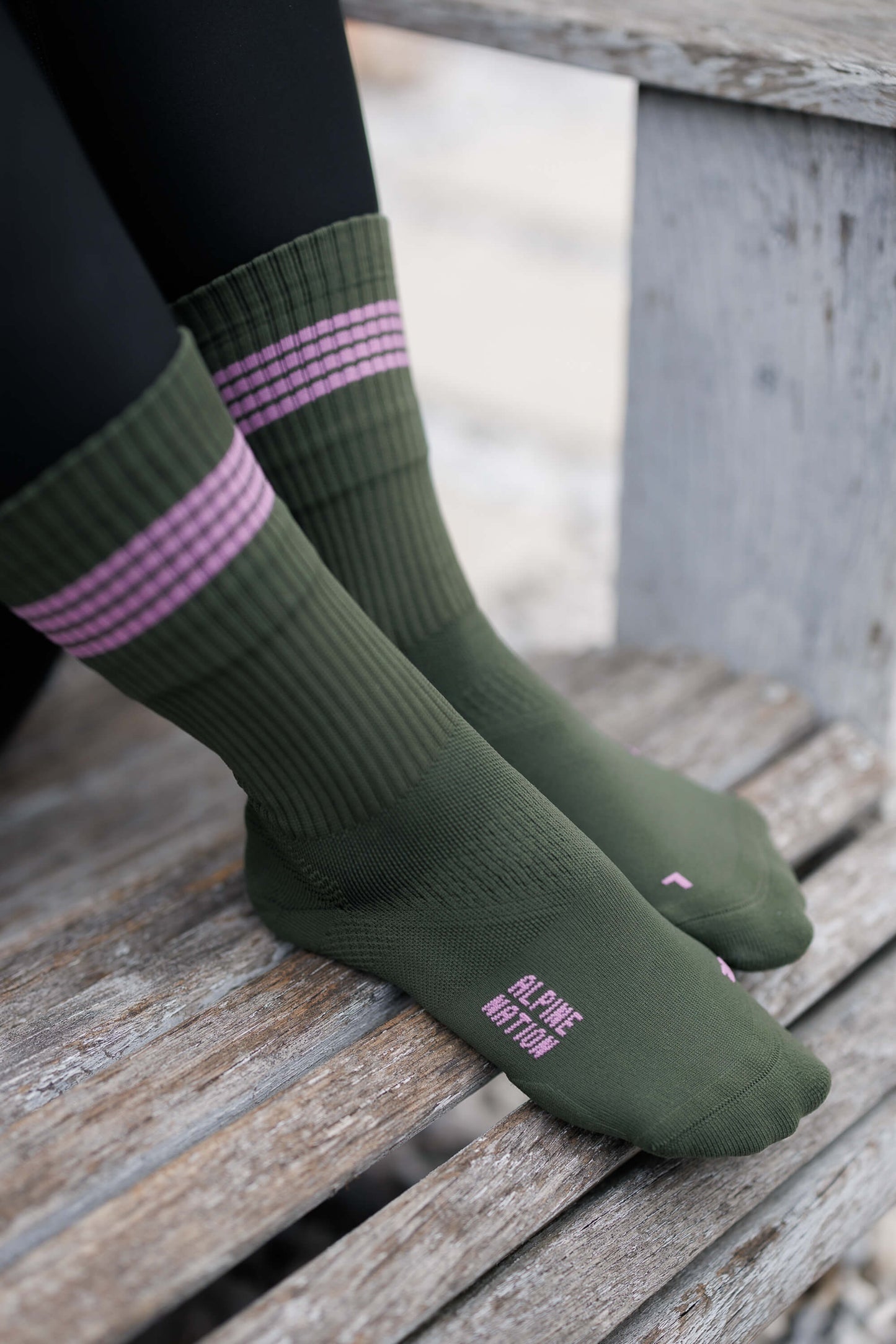 Summit Hike Crew Socks Olive Green