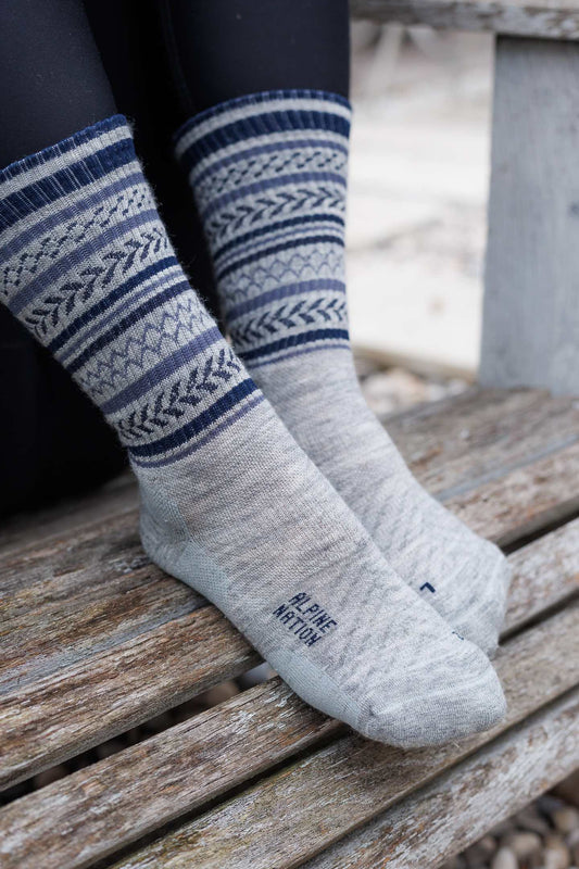Savvy Touring Winter Hiking Ski Socks, Warm Merino Wool, No-Slip Grip   Seekers, (Small, Sassy Pink) : : Clothing, Shoes & Accessories