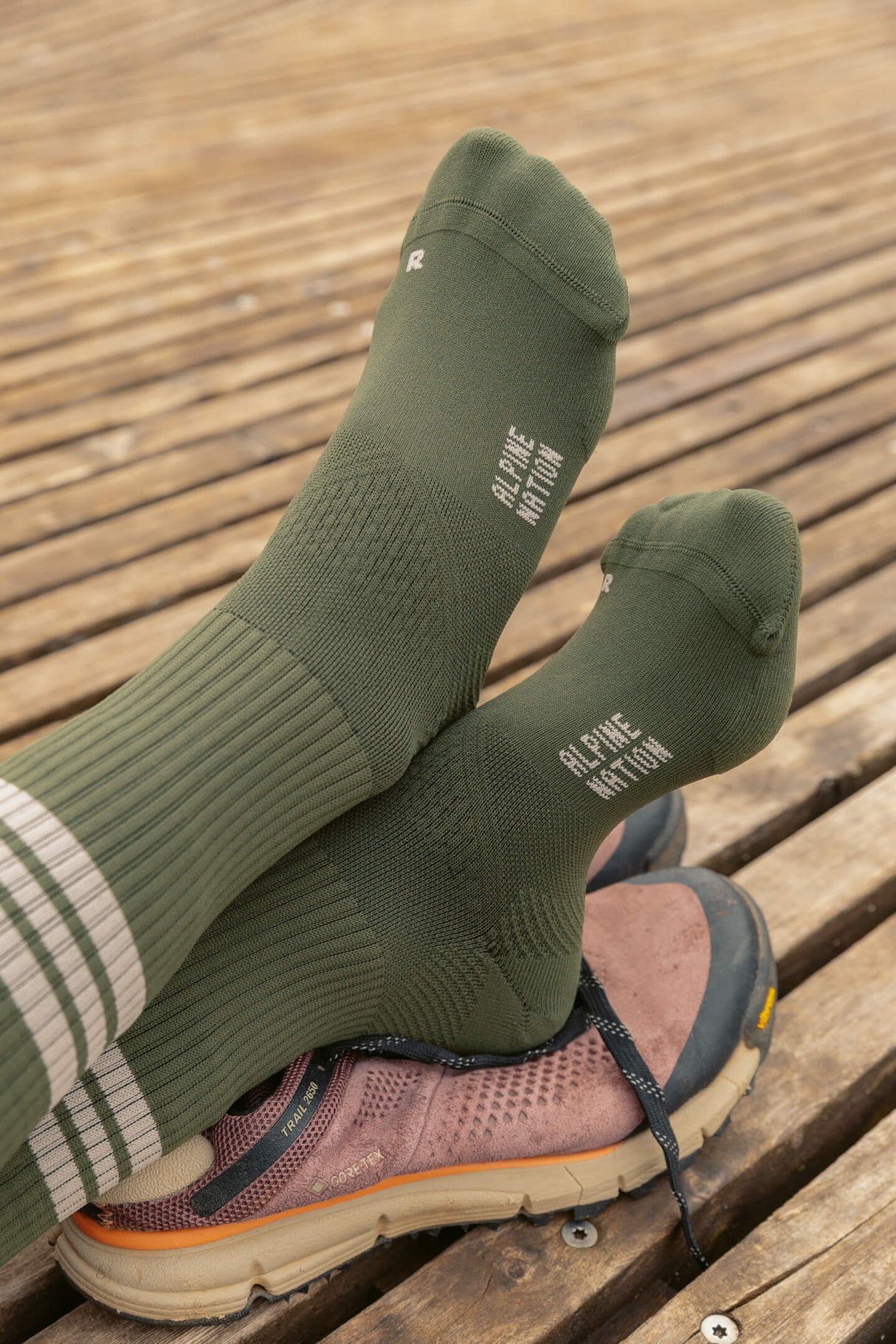 Summit Hike Crew Socks - Moss Green