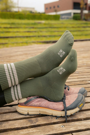 Summit Hike Crew Socks - Moss Green