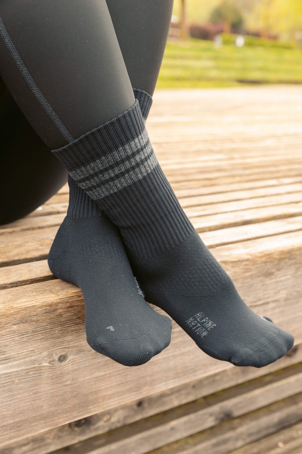 Summit Hike Crew Socks - Storm Grey