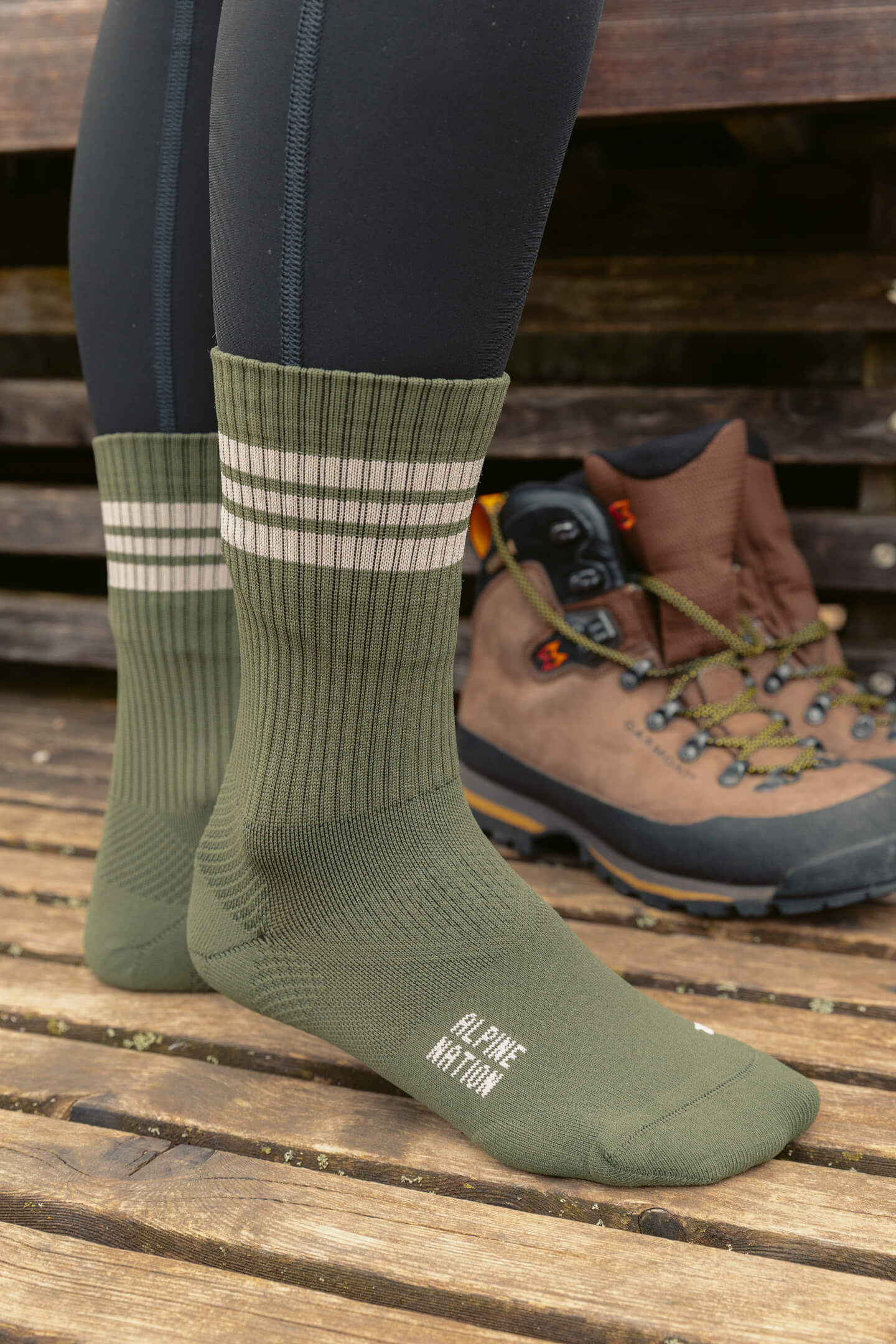 Summit Hike Crew Socks - Moss Green