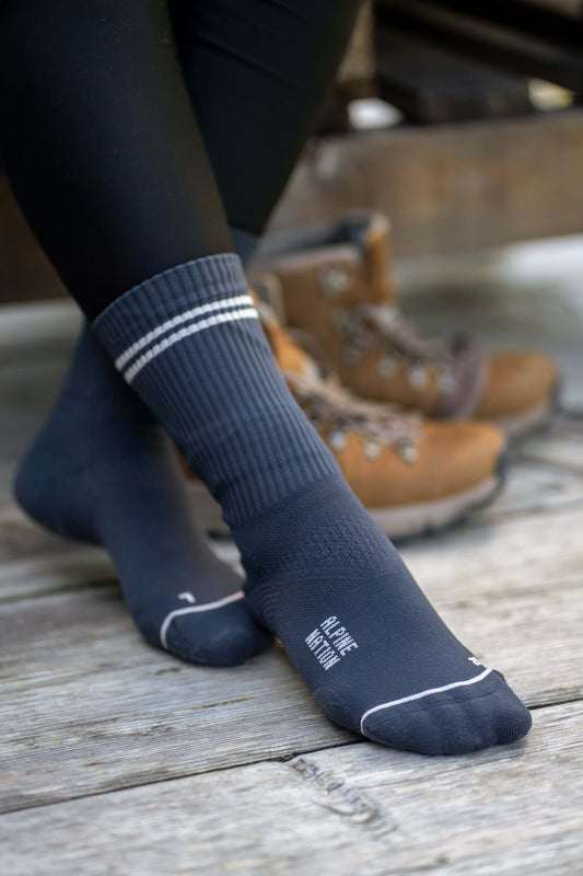 Summit Hike Crew Socks Graphite